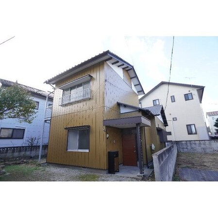 高関町貸住宅の物件外観写真
